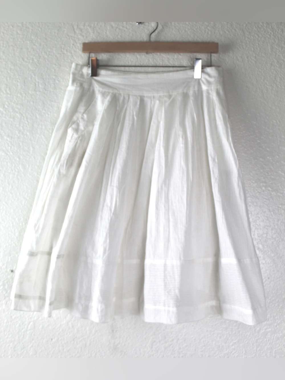 Forever 21 Medium vintage White Pleated A-Line midi cotton  Skirt with pockets